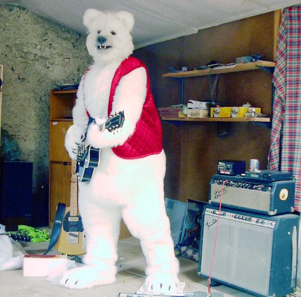 1272805962.bd_gretschbear THIS IS THE VERY GOOD SOUNDENGINEER DICK EL DEMASIADO WORKS WITH. RESPECT !